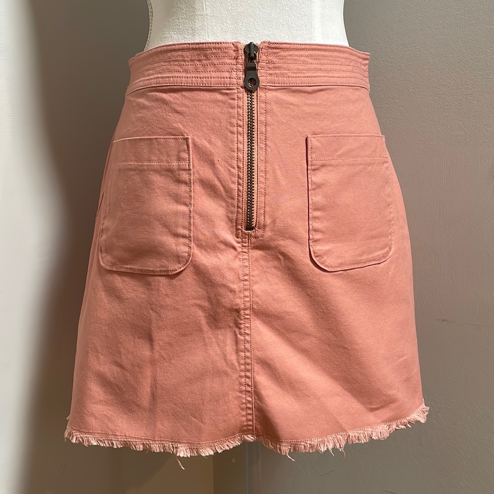Like New: Madewell Skirt, Coral, size 8.